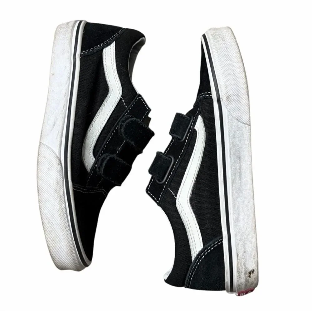 Vans Kids Classic Black and White Velcro Sneakers Size 2.5
